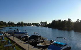 Kit Wat Motel & Marina